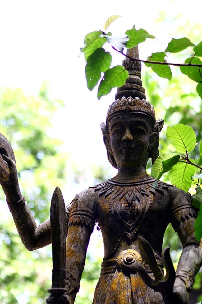 仏像や彫像も１人で作ったなら仏師だね。<br />将来風化しなけりゃ遺跡になるのかな?