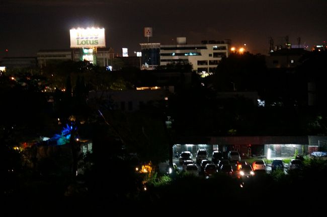 ドンムアン空港から近いホテルに泊まりました〜<br /><br /><br />ホテルに着いた頃には真っ暗。