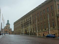 観光案内所のお兄さんにバスを下車する停留所を聞いていたので、
すんなり目的地のガムラスタンへ到着。
この旅行を決めるまで私は全く北欧に関して無知で、
ストックホルムがスウェーデンである事も通貨がユーロで無い事も
知らなかったバカ度。
スウェーデンときてまず頭に浮かぶのは｢ABBA｣と｢H&M｣｢IKEA｣位であった。