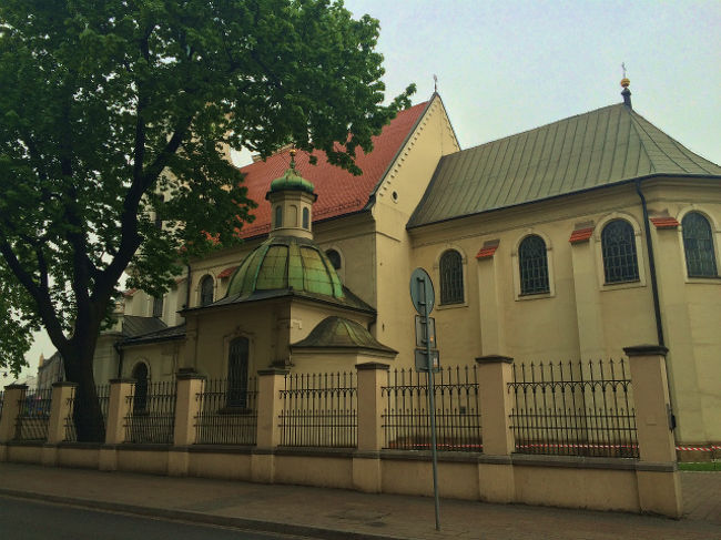 バス停はこんな教会の前にあるので、目印にすると良い。 <br />