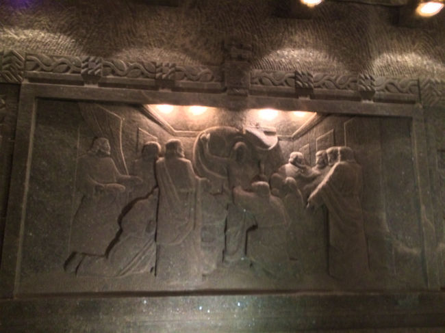 あちらこちらに、こんな感じの彫刻が作られている。 <br />