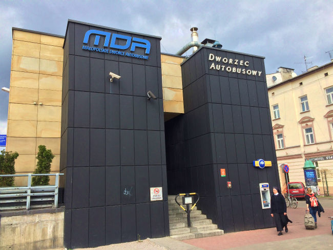 バスターミナルの外観はこんな感じ。 <br />