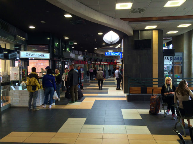 バスターミナルのチケット売り場・待合室はこんな感じ。 <br />