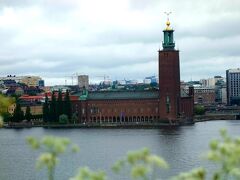 左側には今回行けなかった市庁舎の建物。