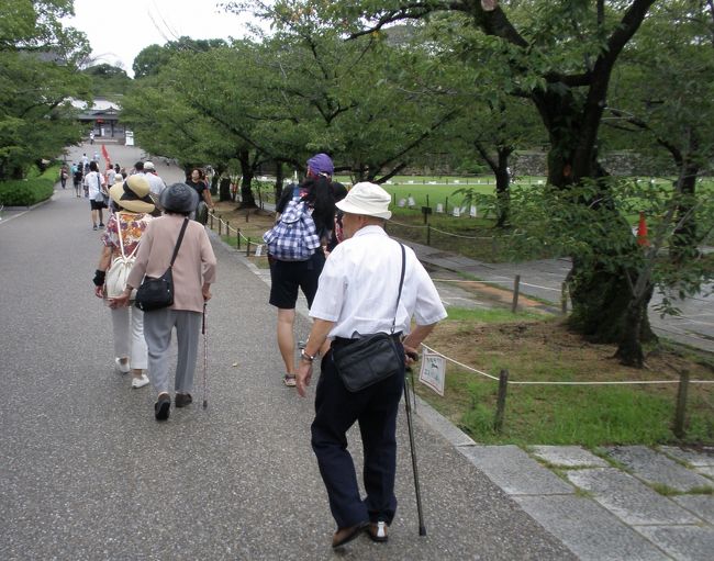 菱の門に向って、歩き続けます。