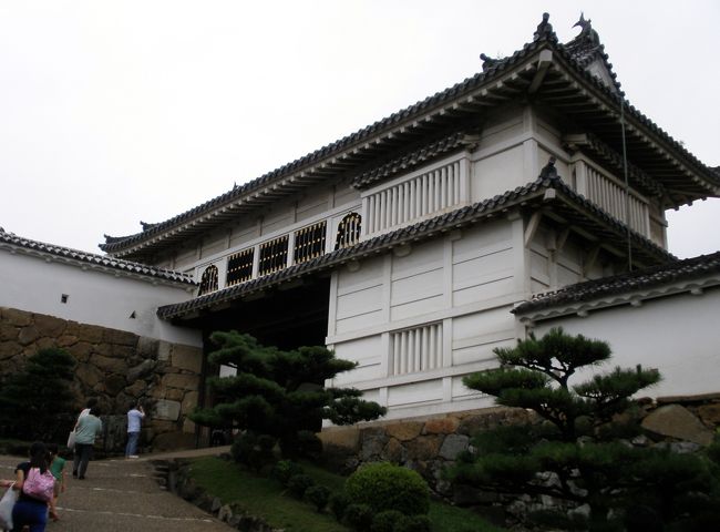 菱の門<br /><br />（東方土塀８８.７ｍ）