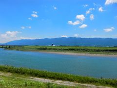 鳥栖市から南に行くと福岡県久留米市に入ります。

筑後川と耳納連山です。