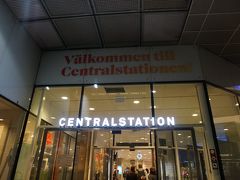 中央駅はきれいでたくさんのお店が入ってます。