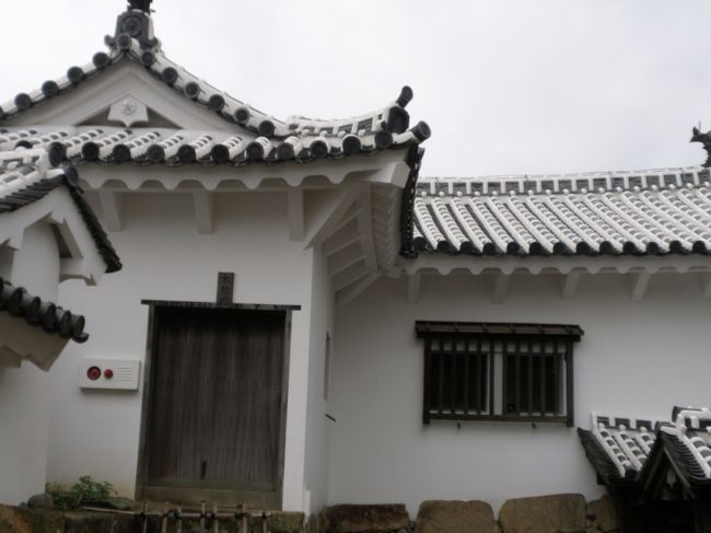 漆喰に目を奪われます。