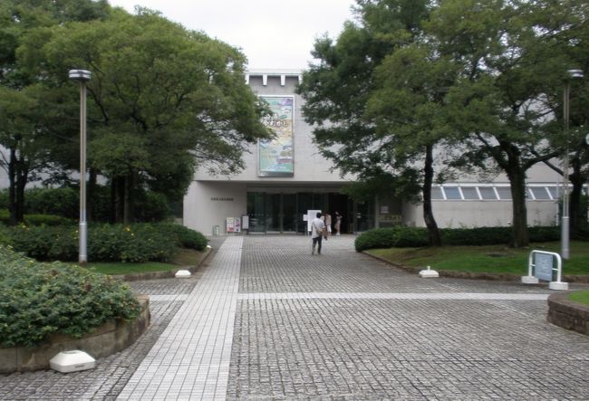 ループバスで、県立博物館へ移動。