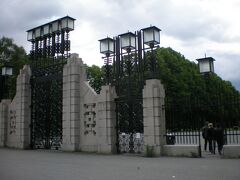 一旦ﾎﾃﾙへ戻り小休憩の後、
ヴｨｰｹﾞﾗﾝ公園へ地下鉄で行きました。
1日券（24時間）購入。NOK90。
Jernbanetorget駅→Majorstuen駅