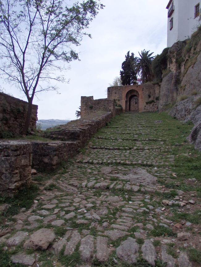 アラブ時代城壁へ向かう石畳の路