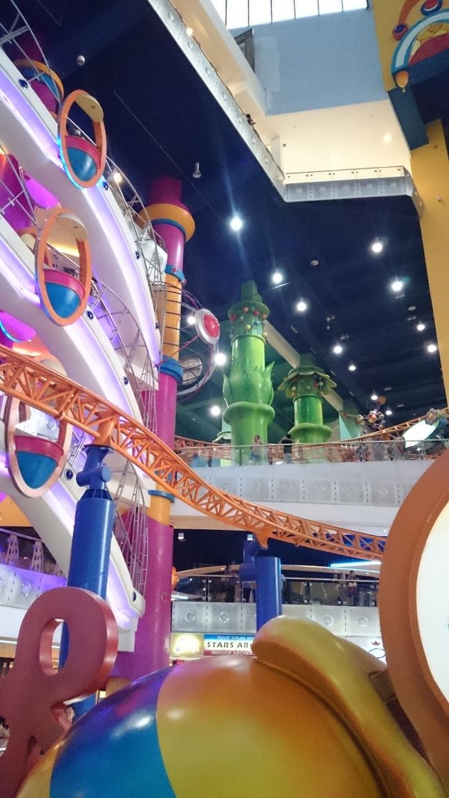 若い地元の子のデートスポットらしく、絶叫マシーンにマジで絶叫する男子を女子が大笑い。<br />その後、男子全員気持ち悪くなってダウンに女子が不機嫌になる。という、現象が起きてました(笑)<br />無理しちゃだめだね。