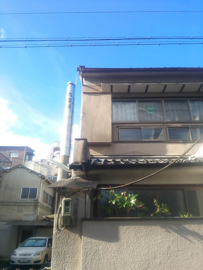 観光するのは、もっとも地元の香りする銭湯さん…。<br />三時からやっているって確認した。<br />あとで夕方近鉄奈良駅前の銭湯だから、<br />これると思った。<br />