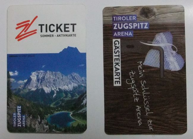 続いて、ロープウェイやボートクルーズに使えるZ-Ticketを購入するため、そこから歩いて5分程のロープウェイGrubigsteinbahnの窓口に向かいました。<br /><br />Z-Ticketは3日券と7日券があり、なかなかお得だと思います。<br />こちらに詳しく記載されています。<br />http://www.zugspitzarena.com/en/activities/z-ticket<br /><br />利用できる施設全てで購入できる訳ではないので、私は明日からの使用ですが、先に買っておくことにしました。<br /><br />写真左がZ-Ticket、右がこの地に宿泊すると頂けるゲストカードです。<br />Z-Ticketで事足りるので、ゲストカードを利用したのは、ツーリスト・インフォ主催のハイキング・ツアーの申し込み時だけでした。<br /><br />蛇足ですが、2つのカード共バーコードが付いていて、バスに乗った時も運転手さんが、ピッと読み取りされます。<br />これってツーリストの行動を知ることが出来るいわゆるビックデータとして活用出来るんじゃないのかなーと思いました。<br />あくまで素人的考えですが^^;<br />