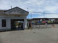 二駅目の伊勢松本駅で下車。