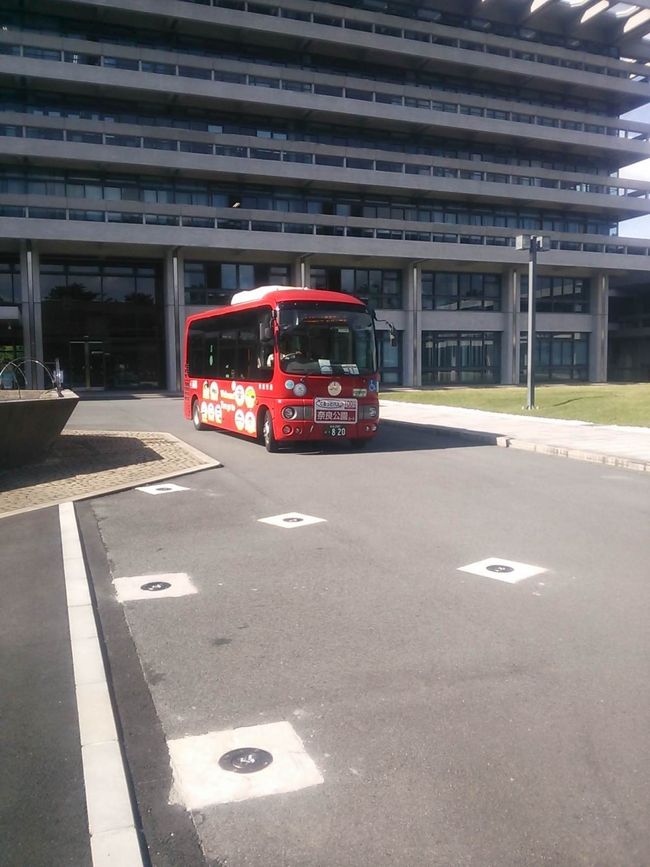 県庁前に奈良のコミュニテイバス(100円)。<br />本数少ないから、暑いなか歩く…。<br />で来れば…レンタサイクルか、シェアサイクルが欲しいって、<br />切に願う…。