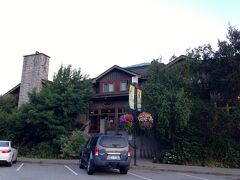 宿は町にある人気の地ビール屋さん兼ホテルのHowe Sound Inn & Brewing。