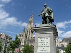 PETRO PAULO RUBENS
ルーベンスの像がグルン広場 Groenplaatsにあります。