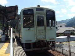 大垣駅から約1時間、11時45分に終着・樽見駅に到着。

ここからは、うすずみ温泉送迎バスに揺られて10分…。温泉へと向かいます。