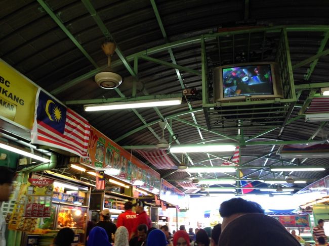 ちょっと歩いて、インド人街に来ました。