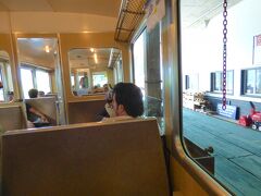　Grütschalpから最後の登山電車に乗ります。この電車、運転手の人の横に二人がぎりぎり座れる仮座席のようなものがあります。ここに座りたいのだ！しかし、最後の日まで我慢したのだ。