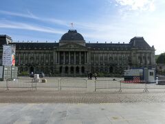 ブリュッセル公園の横にある王宮
夏季だけ中を観れるようです。