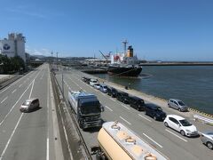 和歌山港駅
連絡通路を抜けると船乗り場