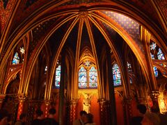 まずはサントシャペルへ向かいます
パリ行きが決まったときに一番最初に興味を持ったのがこの教会