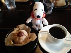 8：39、朝食が終わったらチェックアウトして、隣の「珈琲　まるも」でコーヒーを。

ケーキはモンブランをチョイス♪