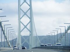 16：54、明石海峡大橋を渡ります。

対向車線はやや渋滞でしたがこちらは大丈夫でした。