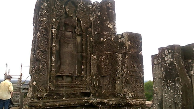 プノンバケンお寺の女神像です。