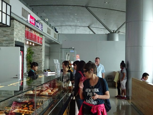 約３時間のトランジット<br />３Fのレストラン街へ