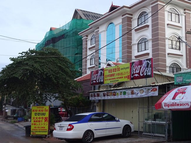 食後早朝のホテル前から付近の散策へ<br />こういった時間が一番好きなオジン