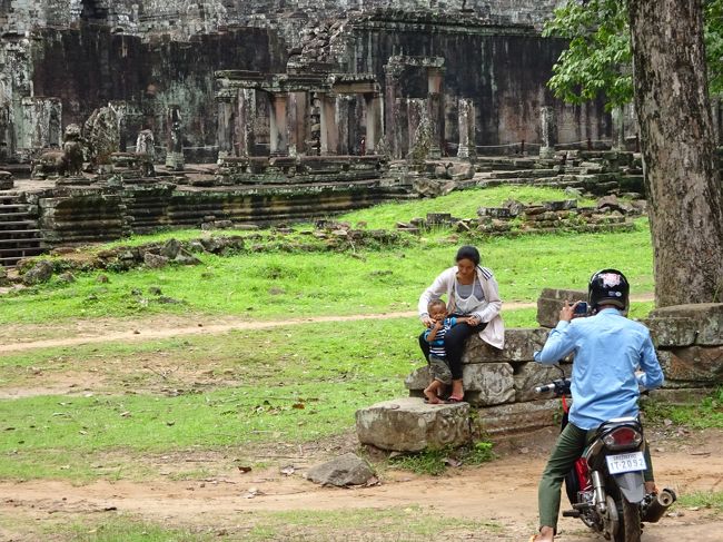 地元の親子と挨拶しながら・・・