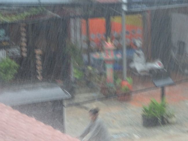 ホテルへ帰るとどしゃ降りの雨が・・・