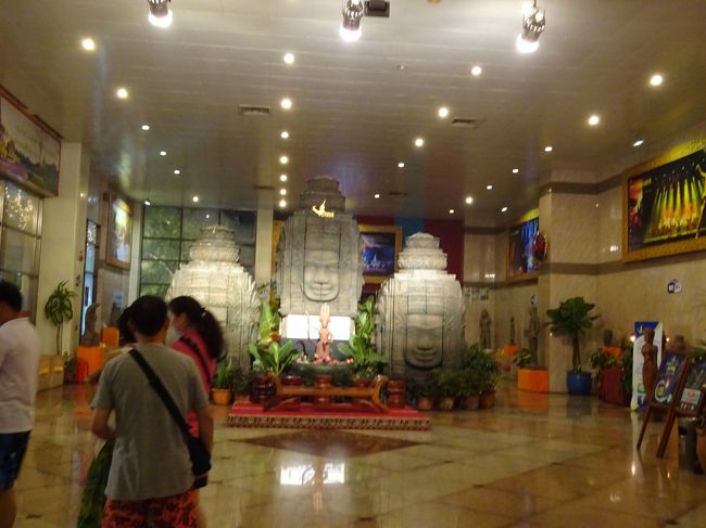 今回はキムタクの勧めで最近オープンしたスペクタクルショーへ