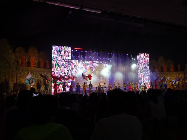 小生は余り好みではありませんでしたが一時間半の<br />豪華な舞台でした