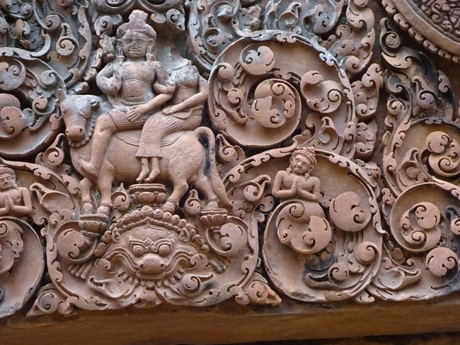 ここでは彫刻のみのご紹介<br />ヒンドウーの神話がモチーフの彫刻群
