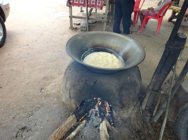 椰子砂糖の作り方を見せて貰ったり