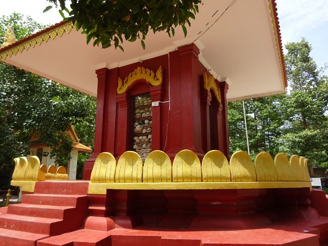 今日の締めくくりにキリングフィールドに立ち寄り<br />ポルポトの悲劇を学んでホテルへ