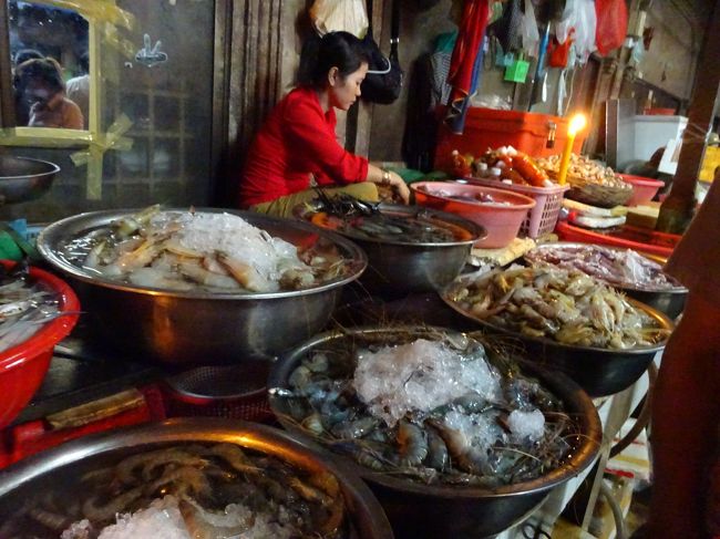 生鮮売り場を通リ