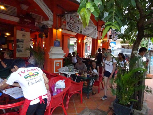 疲れたのと喉の渇きを癒すため近くの店へドボン