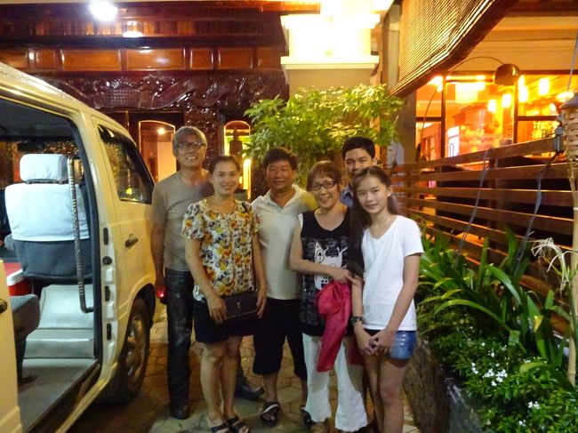 食後ホテルまで送って頂き玄関で<br />記念撮影<br /><br />明日はトンレサップへ<br />