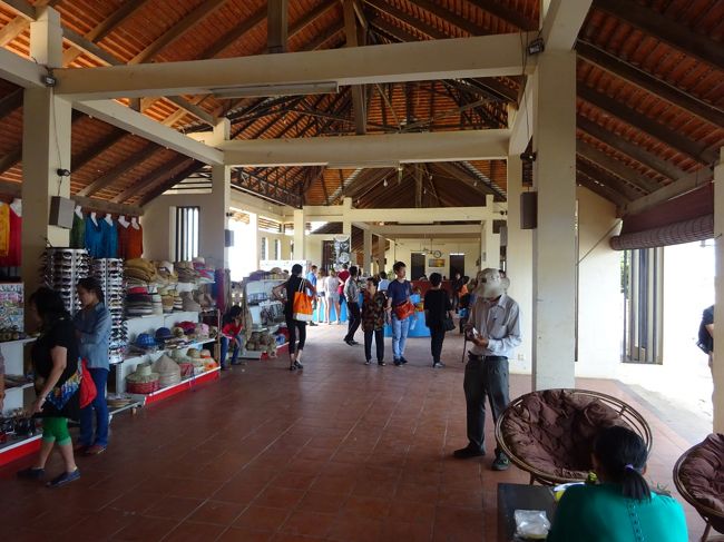 到着した船乗り場<br />一人１８＄を払ってボートをチャーター