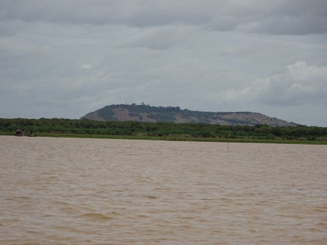 そしてプノン・クロムの丘を遥かに見ながら