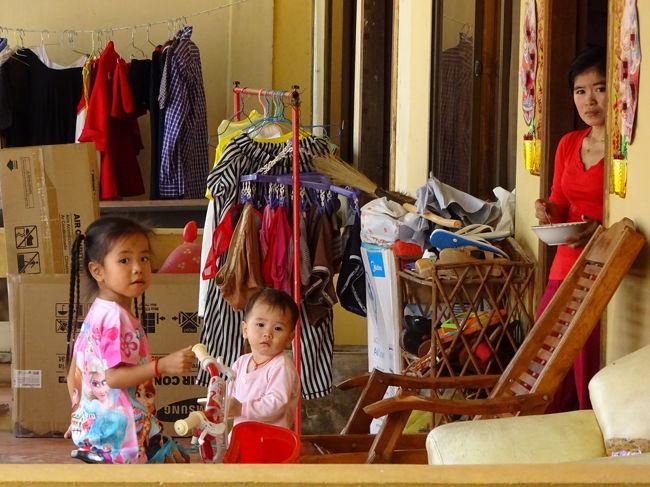 お隣の可愛いご家族にも挨拶