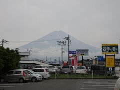 ハーブレストランで昼食です。

ここでようやく富士山が見えてきました。