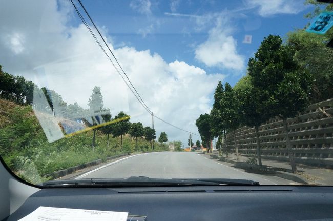 レンタカーの手続きを済ませ、早速観光へ。平良より南の方は雲が多く、所により雨が降っていたので、雲を避けるように北上。