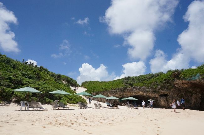 ビーチパラソルにベッドもレンタル可能です。台風が来るから時間が押してるため今回は断念しましたが、次来たら一日中ここでゆっくり過ごしたいと思いました